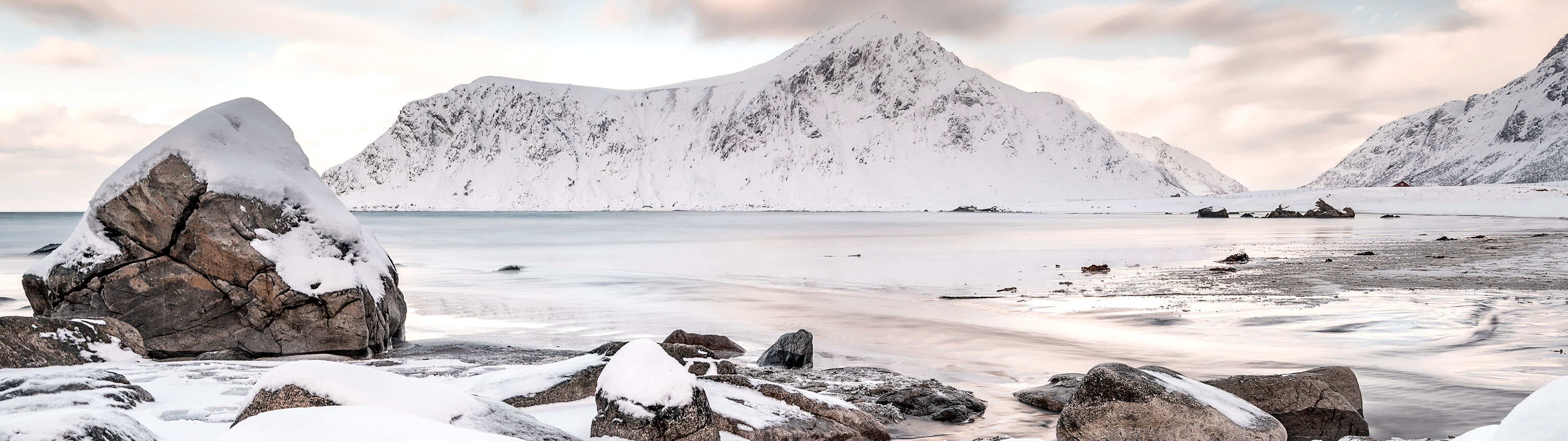 冬景圖 White Coast – (3840×1080 and 5120×1440 Wallpaper) | 32:9